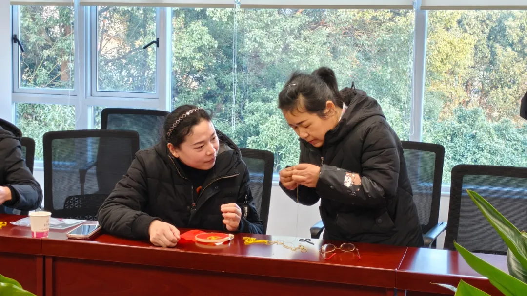 长沙市机电商会党支部主题党日活动“迎元旦、绣党旗、感党恩”