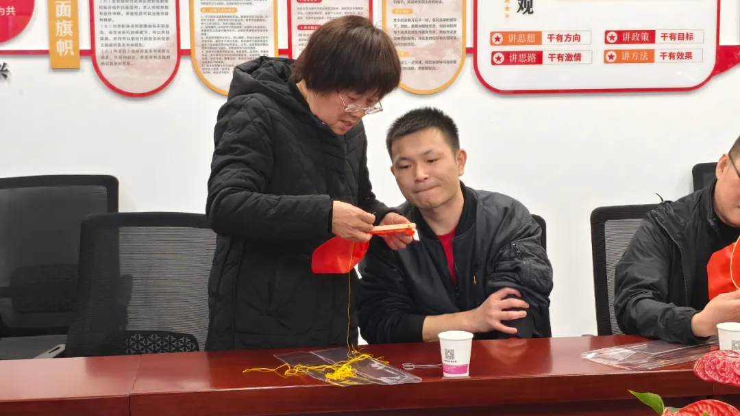 长沙市机电商会党支部主题党日活动“迎元旦、绣党旗、感党恩”