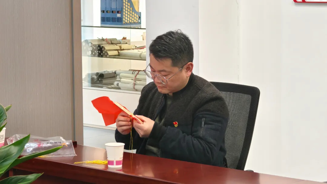 长沙市机电商会党支部主题党日活动“迎元旦、绣党旗、感党恩”